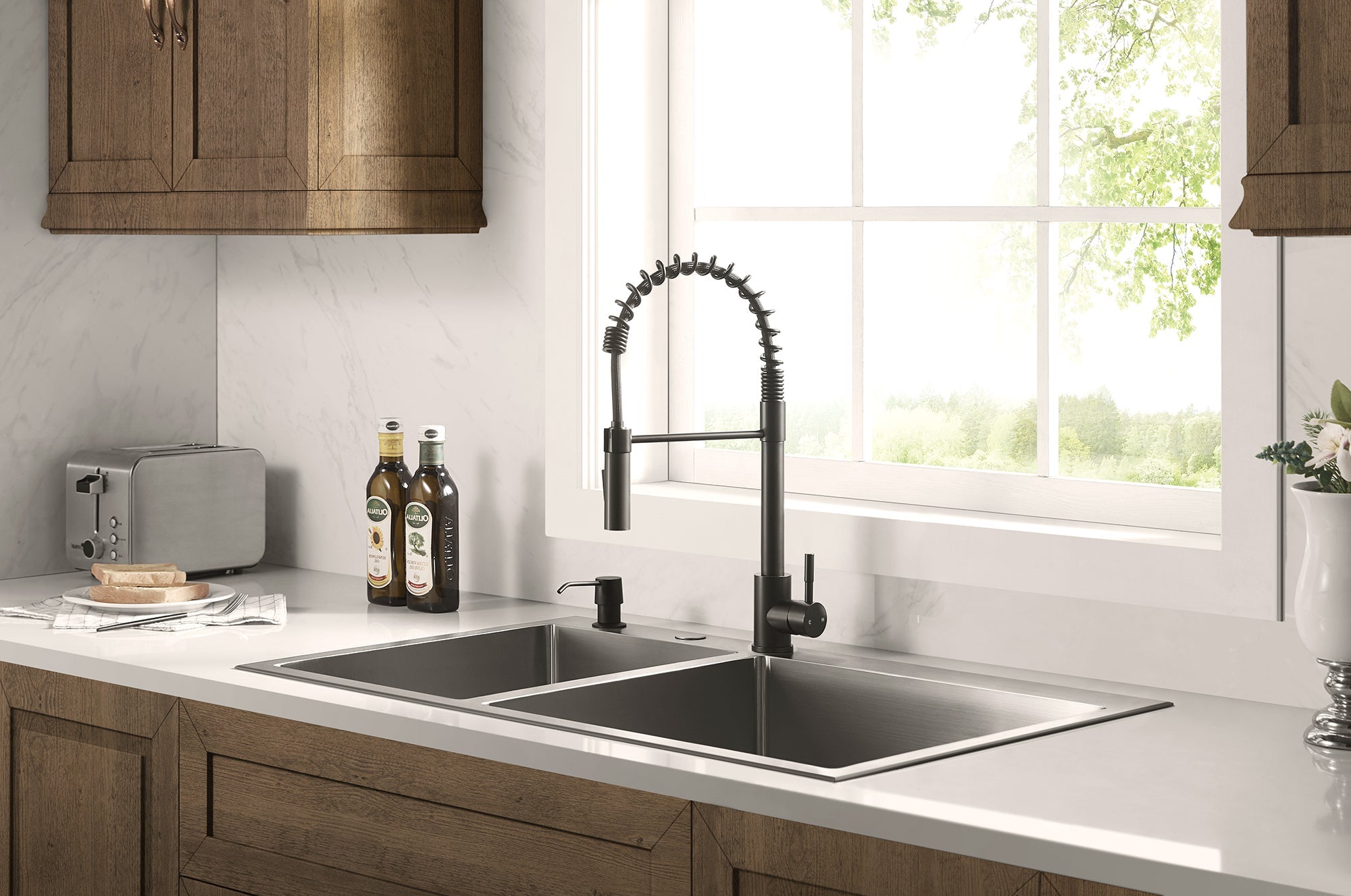 Pull-Out Sprayer Kitchen Faucet SNK310MB, Single Lever Handle